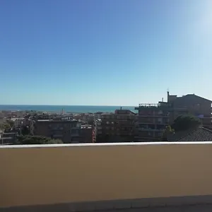 terrazza-sul-mare-in-via-devoto.hotelitalianriviera.com/